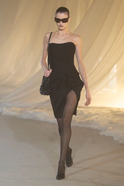 Look 10